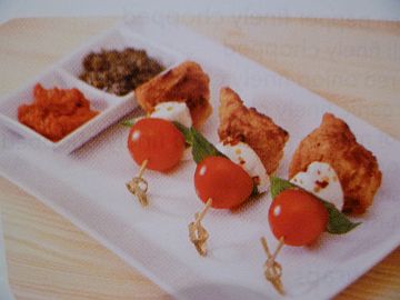 chicken-chunks-on-caprese-skewers