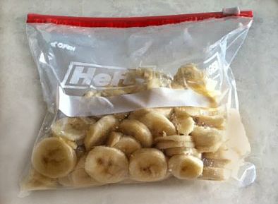 sliced-bananas-in-freezer-bag
